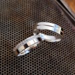 Par Aliança Prata 950 Reta Friso no Canto 6MM e Pedras Cravejadas