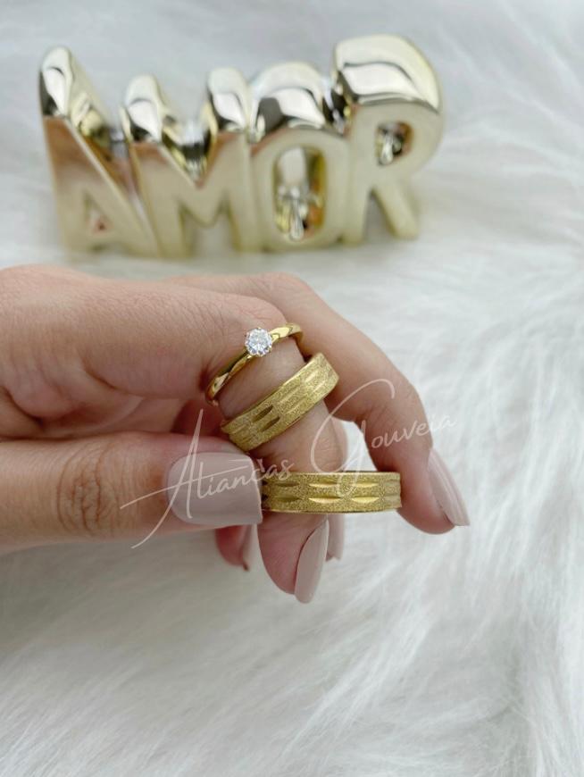 mod-15-2.jpg Par Alianças de Aço Inoxidável Dourada Trabalhada Jateada - Imagem 1