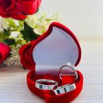 Par Alianças de Aço Inoxidável Prata 4MM e pedra