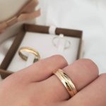 Par de Alianças de Moedas Antigas Abaulada 6MM Friso no Meio