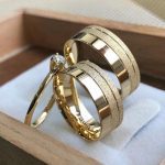 Par Alianças de Moedas Antiga Reta 8MM 2 Frisos Jateada Canto