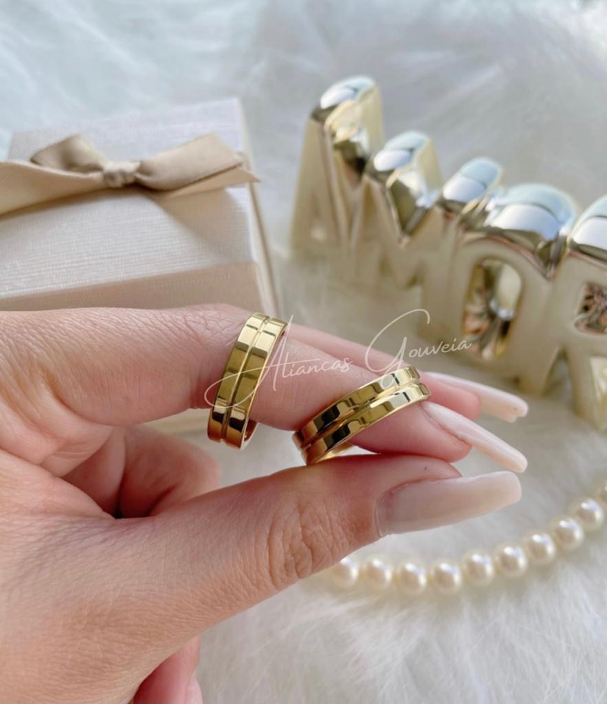 mod-friso-3.jpg Par de Alianças Banhadas Reta 6MM Friso no Meio - Imagem 1