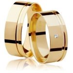 Par de Alianças Ouro 18k Reta 8MM Friso no Canto e Pedra 16 Gramas