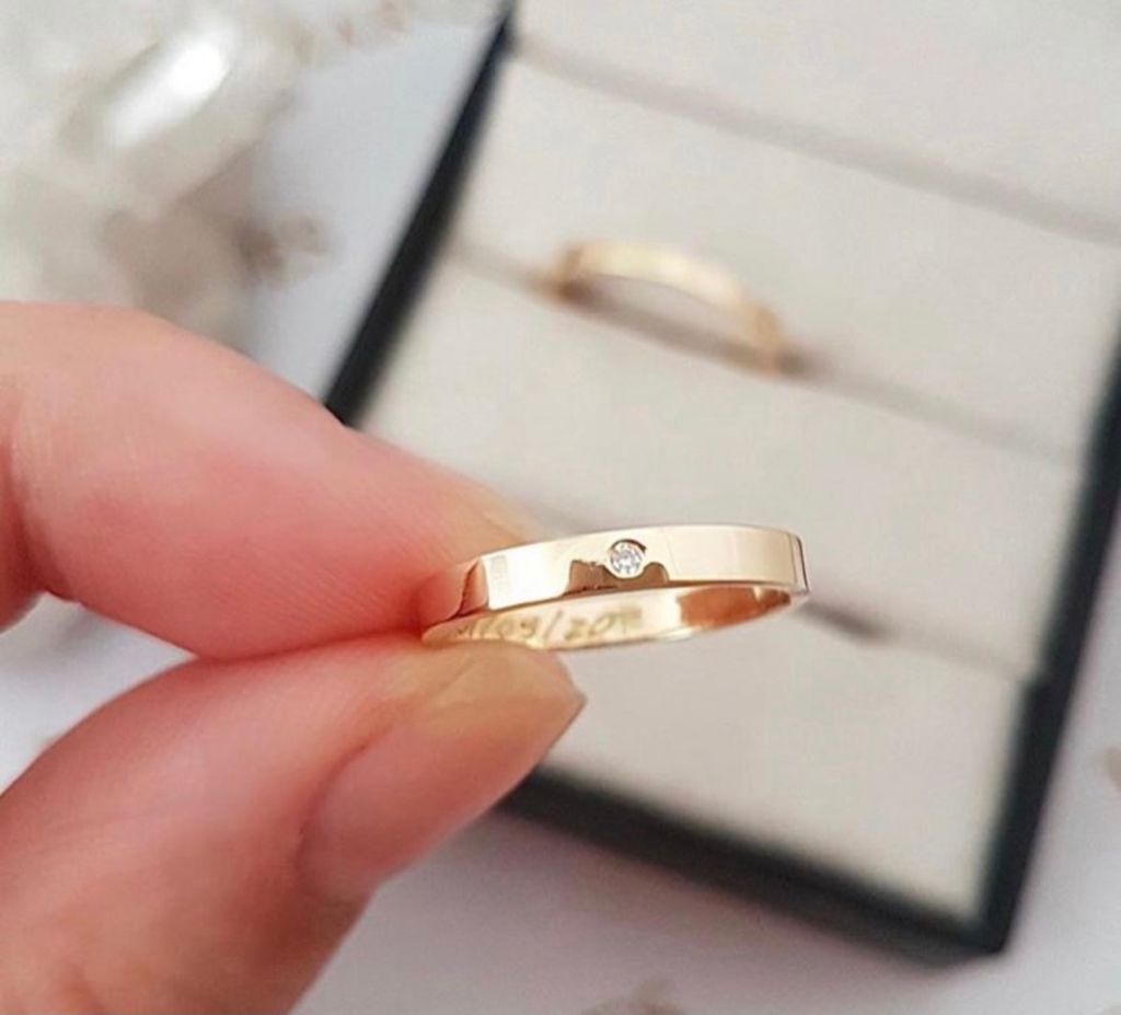 mod-reta-3mm-pedra-2.jpg Par de Alianças Moedas Antigas Reta 3MM e Pedra - Imagem 1