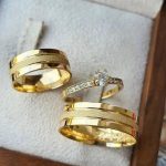 Par Alianças de Moedas Antiga Reta 7MM Jateada Meio