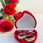 Par Alianças de Aço Inoxidável Prata 6MM com Filete Dourado