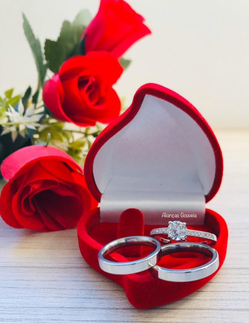 site-reta-4mm.jpg Par Alianças de Aço Inoxidável Prata 4MM Reta - Imagem 1